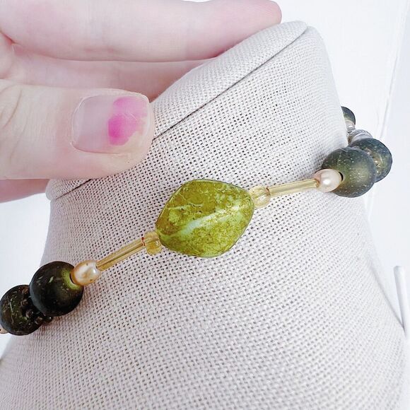 Green Beaded Silver Pendant Statement Necklace Boho - Picture 4 of 7